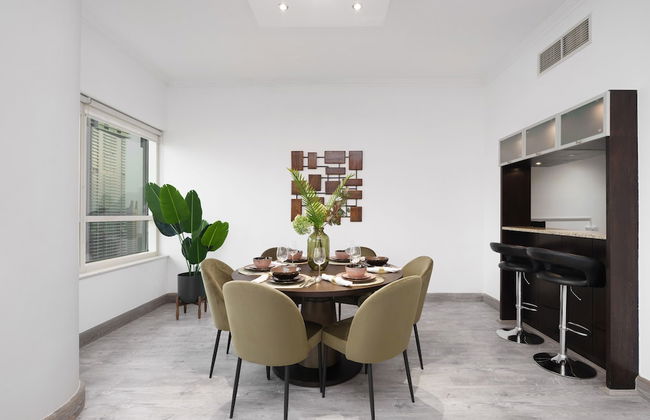 Maison Privee - Dreamy Apt with Jaw-Dropping Marina Views - Photo 12