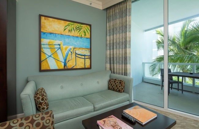 Fontainebleau Sorrento Pool View Junior Suite 1 Bedroom Hotel Room - Photo 9