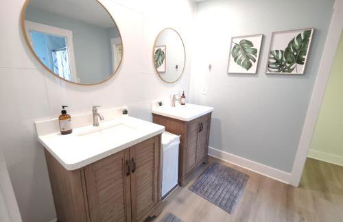 Spacious Upadated 2 King Beds Pets Welcome With Large Private and Fenced Yard Minutes to Beaches - Foto 21