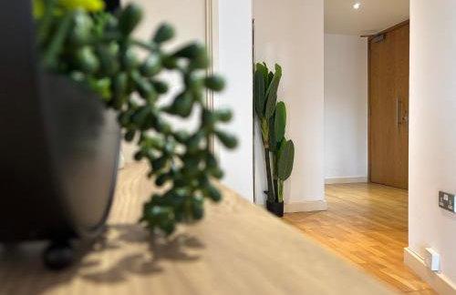 LUX 2bed City Centre and AO Arena Free Parking Modern Apt - Foto 17