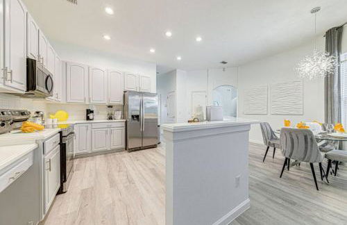 596 Modern 5 bed home overlooking beautiful golf course and conservation with Games room - Foto 32