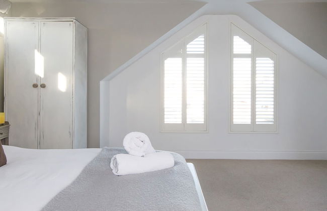 4BR Beach House Sleeps 10 - 5 Mins Walk to the Sea - Foto 31