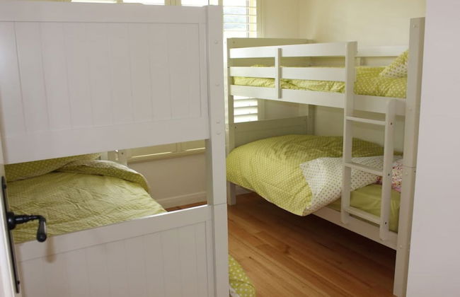 Hampton on Apollo - Ocean Mountain View Creekside Retreat Pet Friendly Free EV Charger Fireplace Wood Supplied During Winter - Photo 14