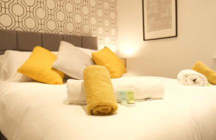 Lovely 2 Bed Apartment w Garden near Northampton - Photo 35