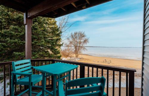 Beach Bliss 211 Balcony Water Views Beach Downtown - Photo 7