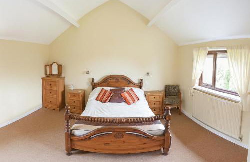3 Bed Cottage-Sleeps 6-Garden-Hot Tub-Games Room - Photo 6