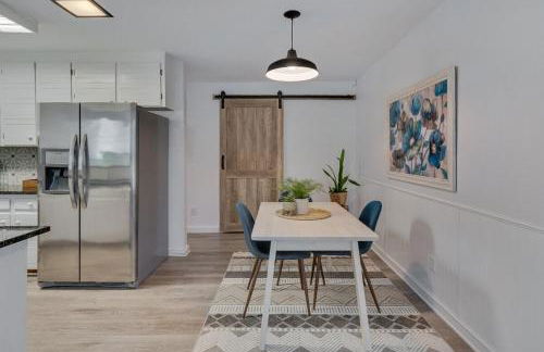 Cozy Fully-Renovated 2 BRM 2 Bath Near North Hills - Foto 10