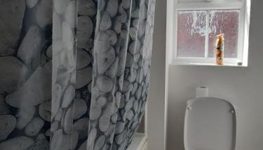 Our Guests Are Royal (KE) - Foto 3