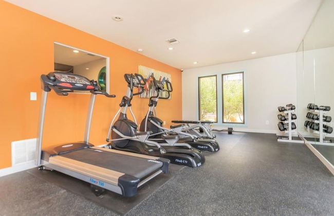 Midland Condo With Pool - Photo 14