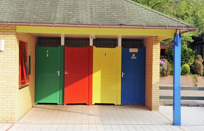 Chalet in Holiday Park With Private Terrace - Photo 9