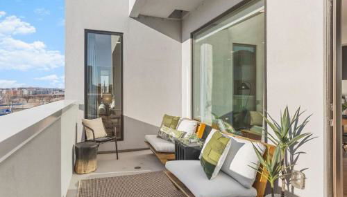 Penthouse Condo on River with Garage and Patio, Walk Downtown - Foto 5