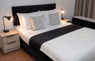 Spacious 4BR Reading House - Sleeps 8 - Free Parking - Photo 10