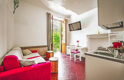 AvocadHouse1QCview - Photo 1