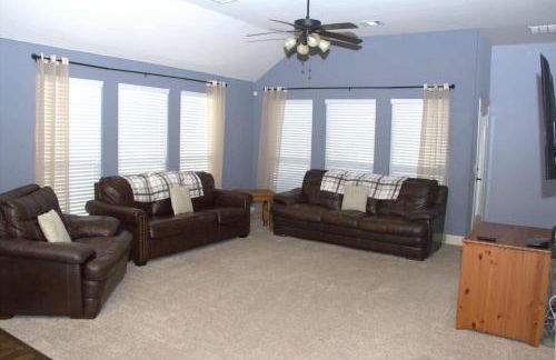 Cozy 4 bedroom home with Greenbelt views in Oak Point - Foto 16