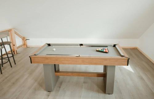 New Cabin Pet Friendly With A Game Room And King Beds - Foto 48