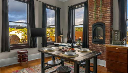 Beautiful Mountain Views in Iconic Building - Foto 3