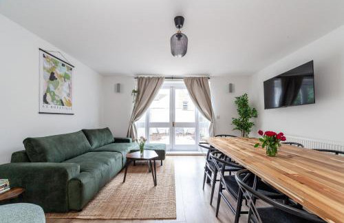 Arte Stays Serviced Houses Stratford - 3 Bedrooms 2 Bathrooms Houses London, Stratford, Maryland, Free Parking, Garden, Weekly or Monthly Stays - up to 8 guests - Foto 4