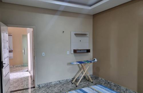 Casa espaçosa, Mobiliada e bem localizada - Foto 10