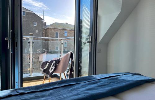 Exceptional 3 bedroom home in Penzance~New~Seaside - Photo 5