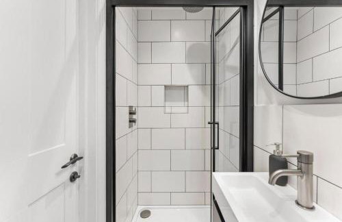 Stunning 4 Bedroom Abode in Zone 1 - Balcony - Sleeps 9 - Foto 27