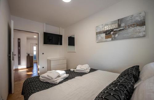 Villa Beauty with heated pool and jacuzzi - Photo 35