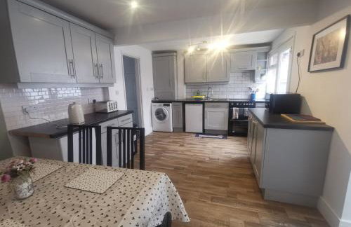 EMA, Castle Donington Circuit contractors group 4 bedrooms 7 bed house-private parking - Foto 8