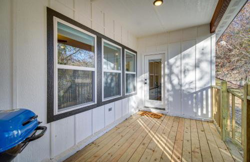 Near Grand Lake Charming Grove Home with Deck - Foto 22