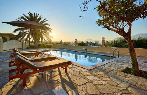 Creta Leisure Escape Private Pool & Garden Oasis - Photo 1