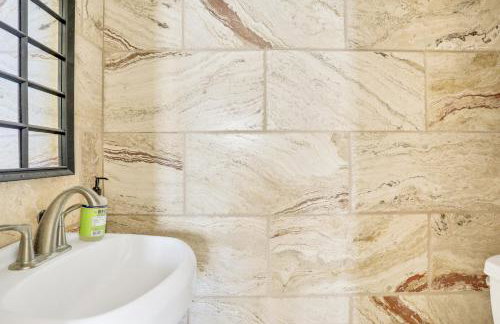 Oceanfront condo with pool, amazing view, balcony & beach access - Foto 18