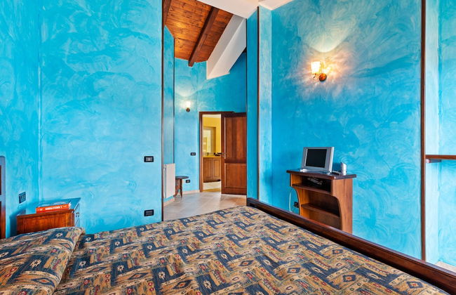 Valley View Villa in San Mango D'aquino with Hot Tub - Foto 5