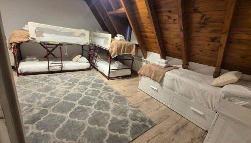 Chalet con encanto Jardín y Parking Privado - Foto 5