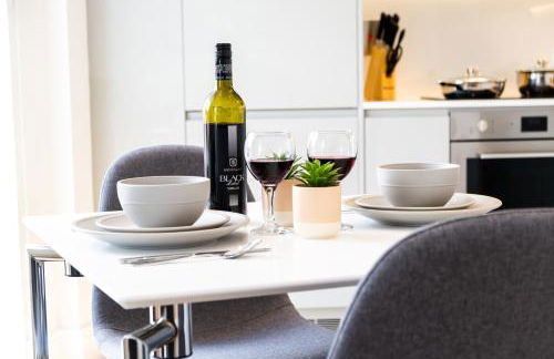 Pluxa Nero Deluxe - City Bliss 2Bath, Walk to Transit - Foto 6