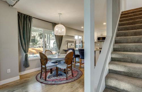 Modern Oceanside Living! Family Home with Workspace - Foto 6