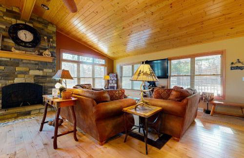 Pool and Beach Access! Lake Arrowhead Hideaway - Foto 6