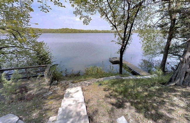 Lakefront Hideaway - Foto 35