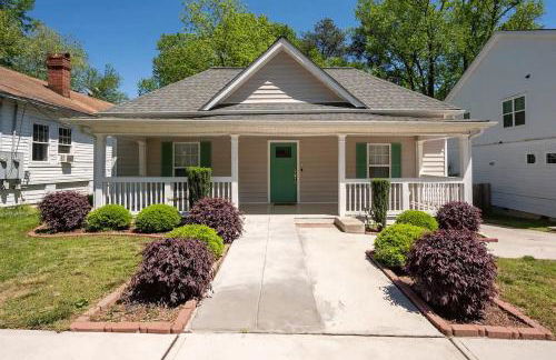 Modern 3-bedroom, big fence yard, Pets stay free - Foto 1