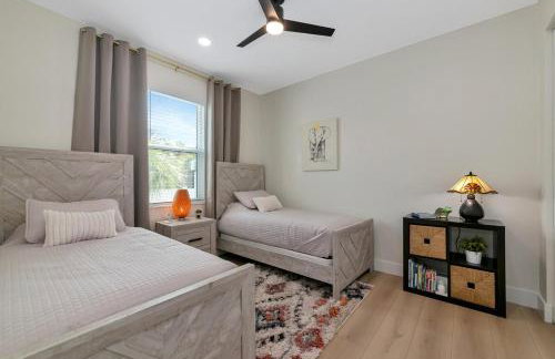 Bright New Home Family Oasis Near the Shore - Foto 14