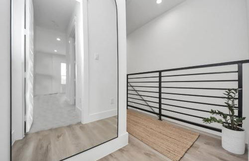 Stylish & Spacious 3BR Gem With Hot tub Near Downtown - Foto 29