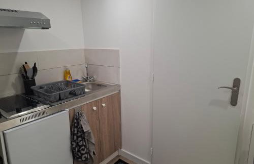 Charmant studio RDC avec terrasse, parking & cuisine équipée - Foto 15