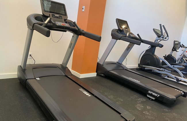 Cozy Downtown Spot, Gym, 5 min to Hospital) for field - Foto 62