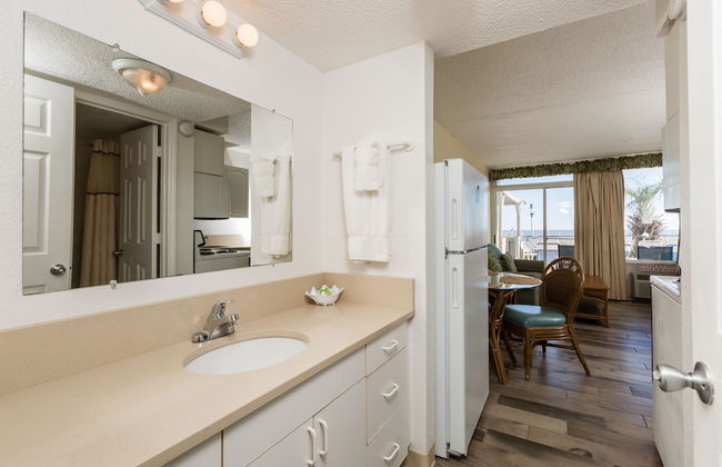 Beach Club at Montego Inn - Photo 52