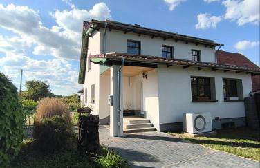 Modernes Ferienhaus mit 4 separaten Appartements, je mit vollausgestatteter Küchenzeile und eigenem Bad, 2 Gehminuten zum Badesee, Garten, Grillplatz, Kinderspielbereich, Hunde sind willkommen - Foto 27