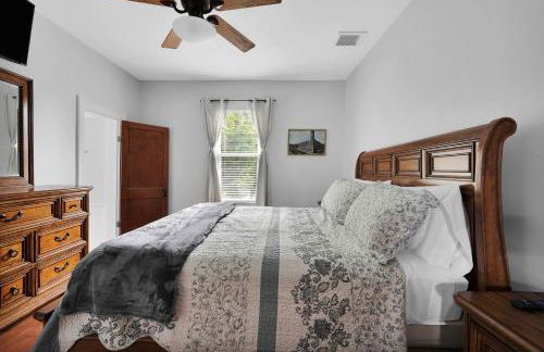 Hot tub- 80's Arcade- Pool table- Historic Downtown- 7 car parking - Foto 52