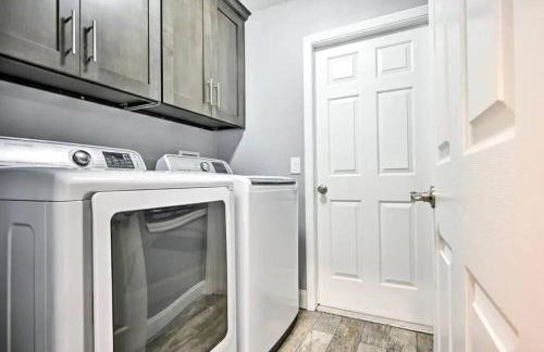 Luxury Retreat with 2 Master Suites Pool & Hot Tub BBQ Pool Table 2 Miles Disney - Foto 33