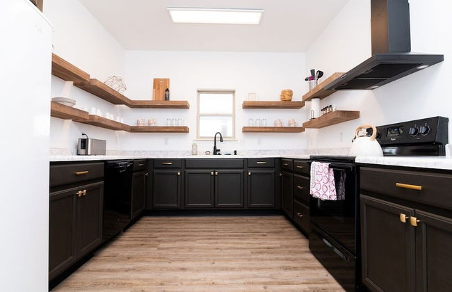 Conestoga Quarters - Photo 24