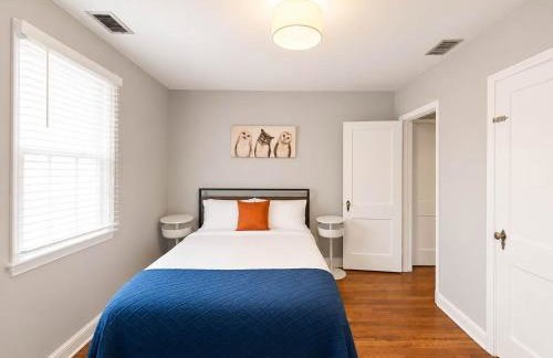 Stately 5BR Historic Retreat - CozySuites - Foto 11