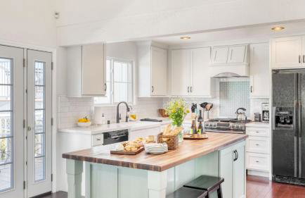 Stunning Escape • Hot Tub Panoramic View Prime Location Hilltop by AvantStay - Photo 5