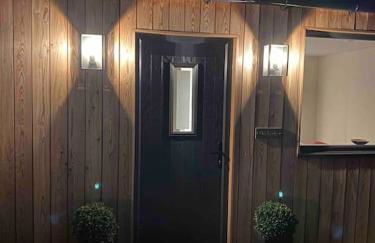 Larks Leaze Lodge, Steeple Ashton, Wiltshire - Photo 10