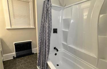 The Allen House - 3 Bedroom - 2 Full Bath - Private Gorgeous Apartment - Sleeps 8 - Foto 25