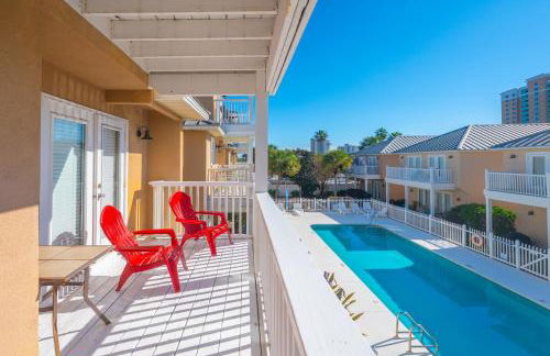 Beach Getaway for 15 A Few Steps from the Sand - Foto 11